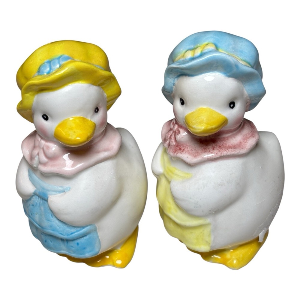 Vintage Lefton Mother Mama Ducks with Bonnets Salt And Pepper Shakers - RARE